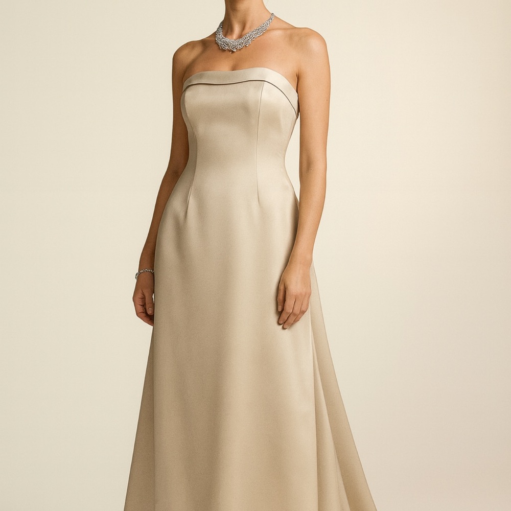 David's Bridal Strapless Strapless A-line with Cascading Back
STYLE# 81026